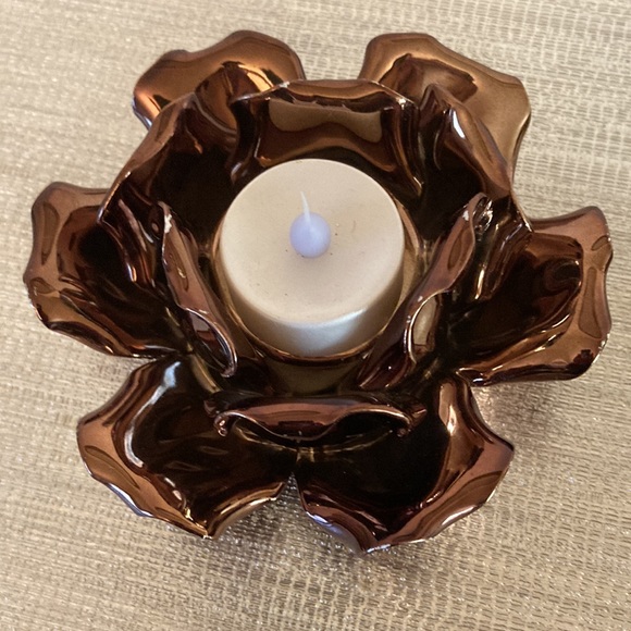 Set of 2 flower shape tea light bronze color candle holders - Picture 6 of 8